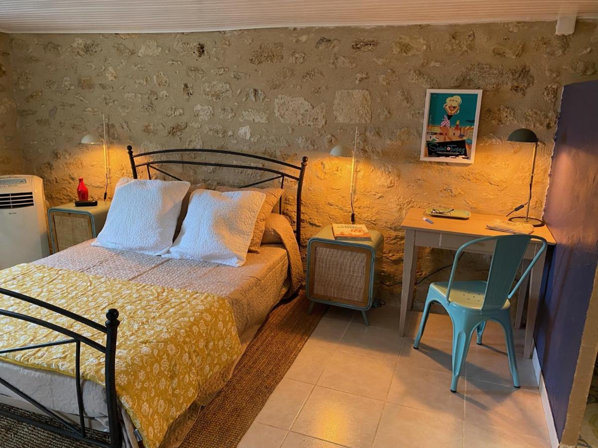 Le Prieure De Saint Pierre Bed & Breakfast Bagian luar foto