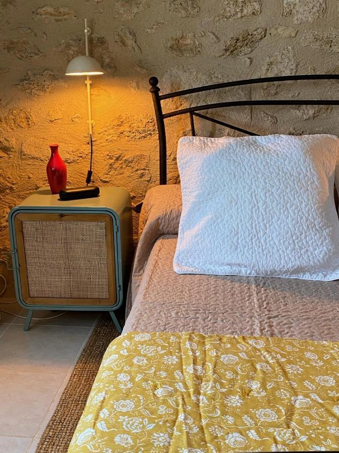 Le Prieure De Saint Pierre Bed & Breakfast Bagian luar foto