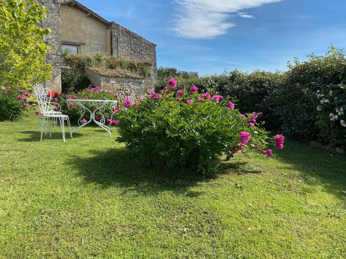 Le Prieure De Saint Pierre Bed & Breakfast Bagian luar foto