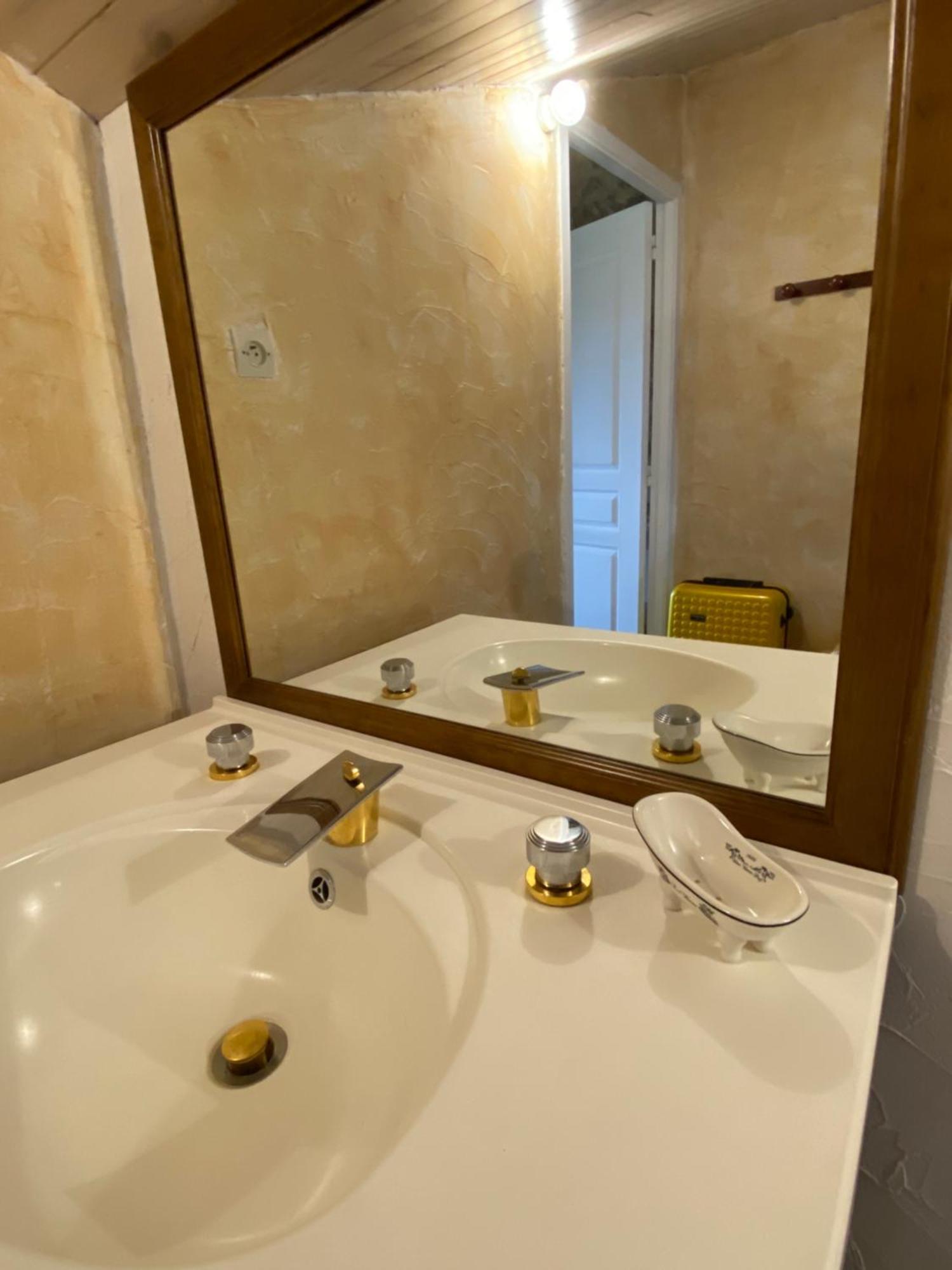 Le Prieure De Saint Pierre Bed & Breakfast Bagian luar foto